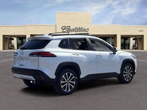 Used 2024 Toyota Corolla Cross XLE w/ Convenience Package image 5