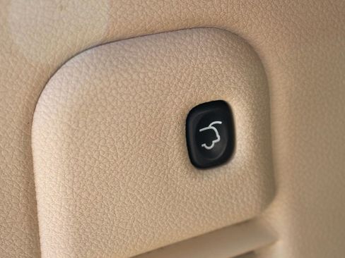 Used 2017 Jeep Grand Cherokee Overland image 44