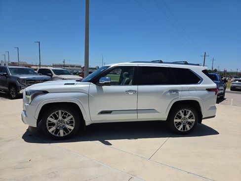 Used 2025 Toyota Sequoia Capstone AWD/4WD image 4