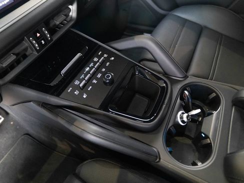Certified 2025 Porsche Cayenne S AWD/4WD image 26