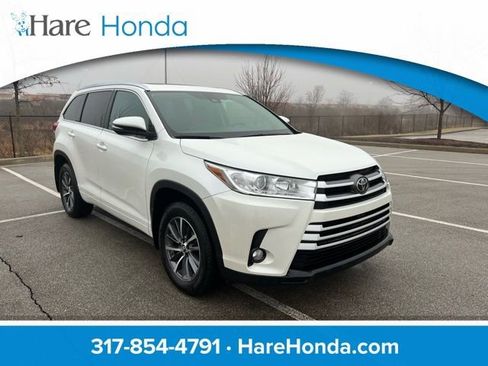 Used 2017 Toyota Highlander XLE image 1