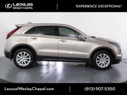 Used 2023 Cadillac XT4 Luxury w/ Cold Weather Package FWD image 2