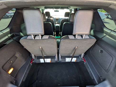 Used 2017 Ford Explorer XLT w/ Equipment Group 202A FWD image 23