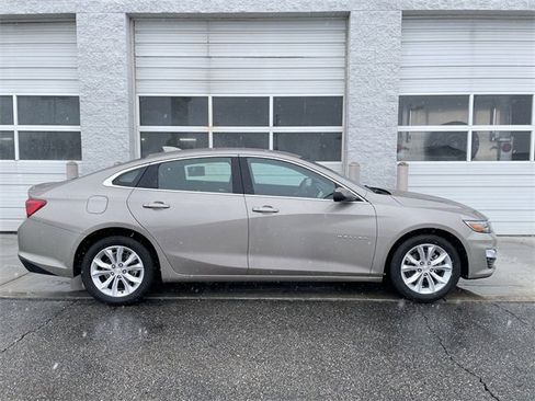 Used 2024 Chevrolet Malibu LT image 1