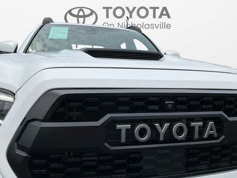 Used 2023 Toyota Tacoma TRD Pro AWD/4WD image 9