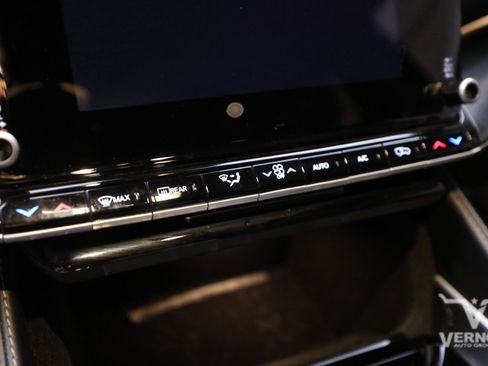 Used 2024 Jeep Wagoneer Base 4x4 w/ HD Trailer Tow Package image 22