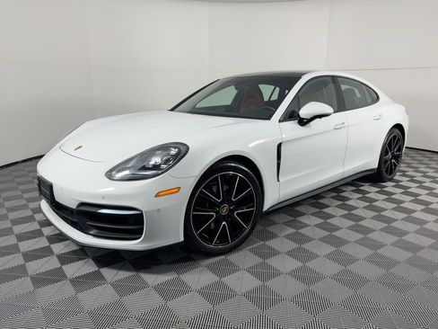 Certified 2022 Porsche Panamera image 1