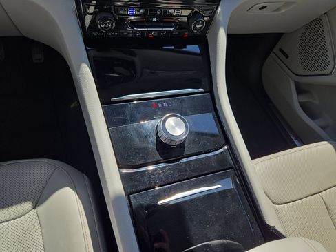 Used 2022 Jeep Grand Cherokee L Overland RWD image 22