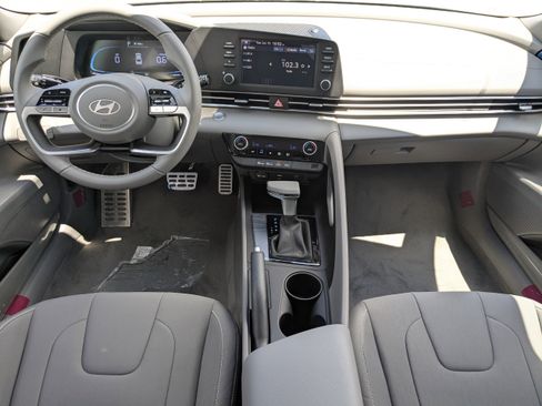 Used 2025 Hyundai Elantra Sport FWD image 11