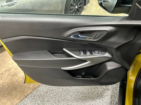 Used 2024 Chevrolet Trax RS w/ Sunroof Package FWD image 15