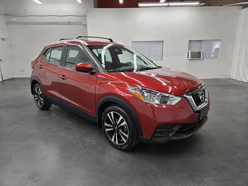 Used 2020 Nissan Kicks SV image 4