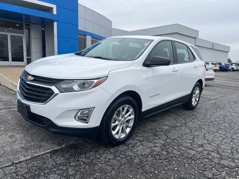 Used 2018 Chevrolet Equinox LS image 2
