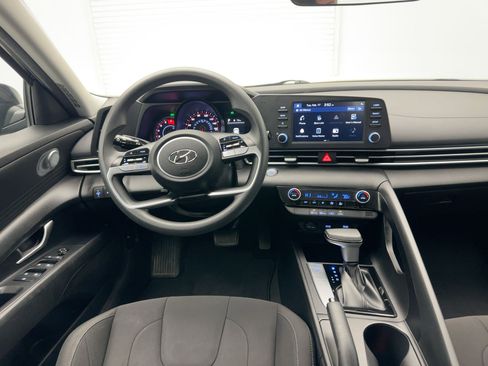 Used 2021 Hyundai Elantra SEL image 25