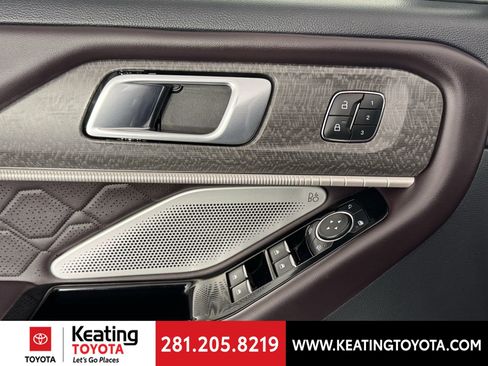 Used 2025 Ford Explorer Platinum w/ LUX Leather Package image 12