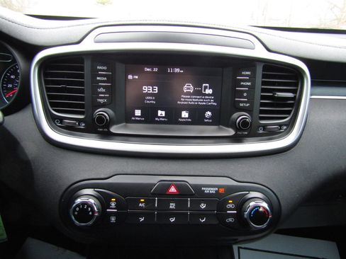 Used 2019 Kia Sorento LX image 12