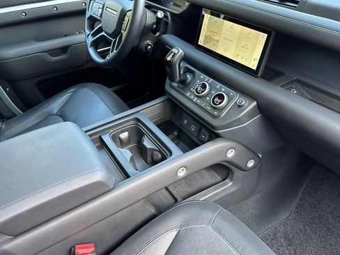 Used 2024 Land Rover Defender 110 X-Dynamic SE AWD/4WD image 33