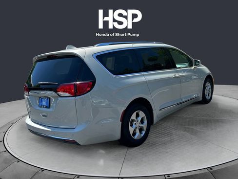 Used 2017 Chrysler Pacifica Touring-L Plus FWD image 5