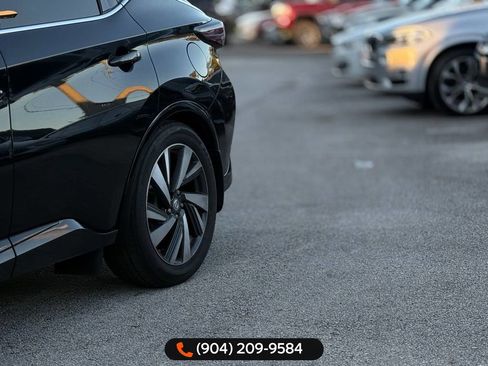 Used 2019 Nissan Murano SV w/ Premium Package image 2