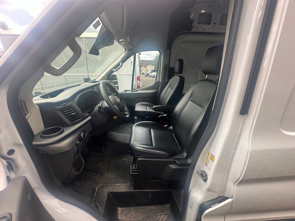 Used 2025 Ford Transit 250 148 High Roof RWD image 8