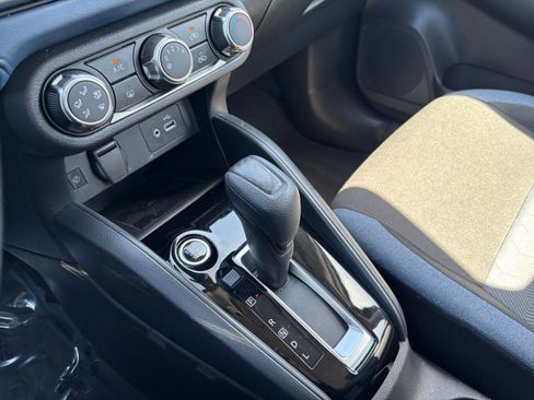 Used 2025 Nissan Versa SV image 39