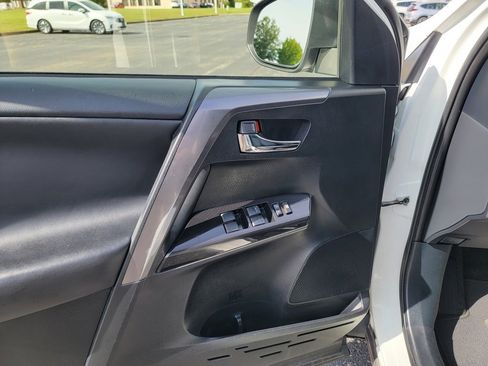 Used 2018 Toyota RAV4 SE w/ Power Extra Value Package image 25