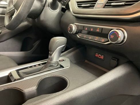 Used 2025 Nissan Altima 2.5 SV FWD image 17