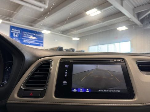 Used 2018 Honda HR-V EX image 9
