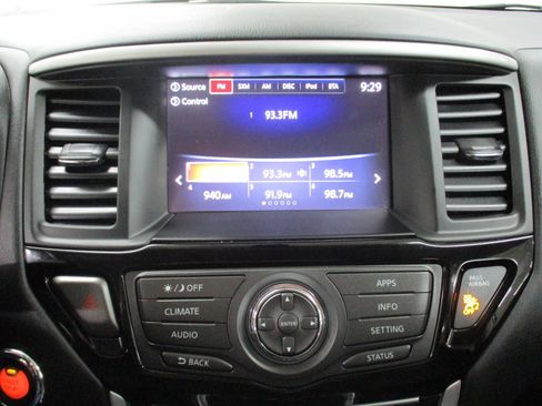 Used 2019 Nissan Pathfinder S image 20