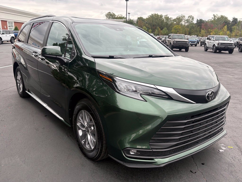 Used 2026 Toyota Sienna XLE FWD image 7