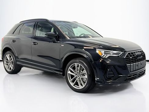Used 2025 Audi Q3 2.0T Premium w/ Black Optic Sport Package AWD/4WD image 3