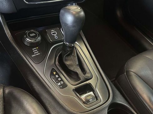 Used 2019 Jeep Cherokee High Altitude AWD/4WD image 35