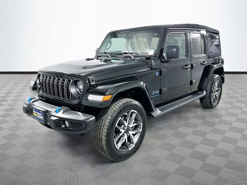 Used 2024 Jeep Wrangler Unlimited w/ Convenience Group AWD/4WD image 3
