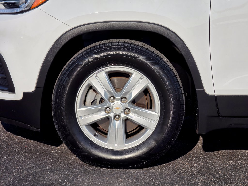 Used 2022 Chevrolet Trax LT w/ LT Convenience Package FWD image 9