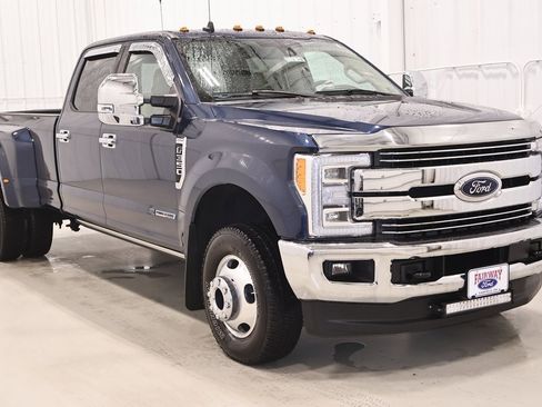 Certified 2019 Ford F350 Lariat w/ Lariat Ultimate Package image 4