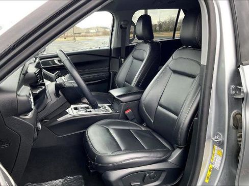 Certified 2024 Ford Explorer XLT w/ Equipment Group 202A image 7