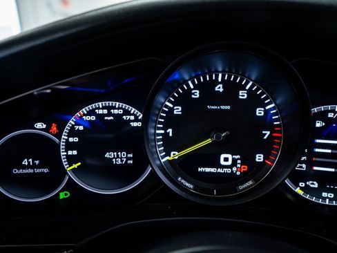Used 2020 Porsche Panamera 4 image 47