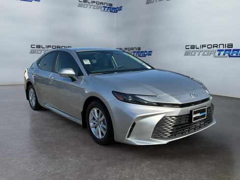 Used 2025 Toyota Camry LE w/ Convenience Package FWD image 3