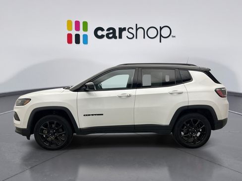 Used 2023 Jeep Compass Latitude w/ Sun and Sound Group AWD/4WD image 2