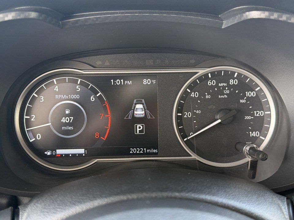 Used 2025 Nissan Versa SR FWD image 15