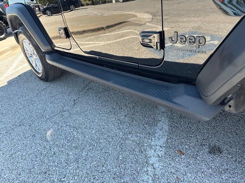 Used 2023 Jeep Wrangler Unlimited Sport AWD/4WD image 11