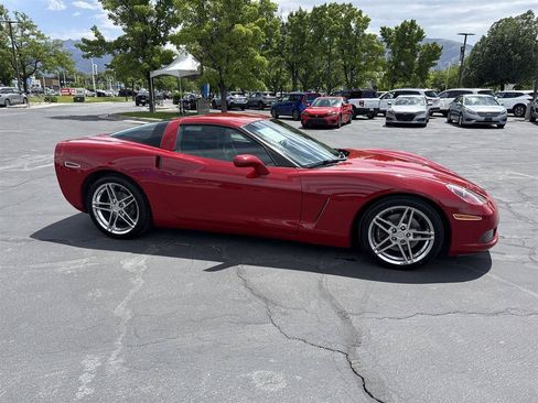 Used 2005 Chevrolet Corvette Coupe w/ Preferred Equipment Group RWD image 5