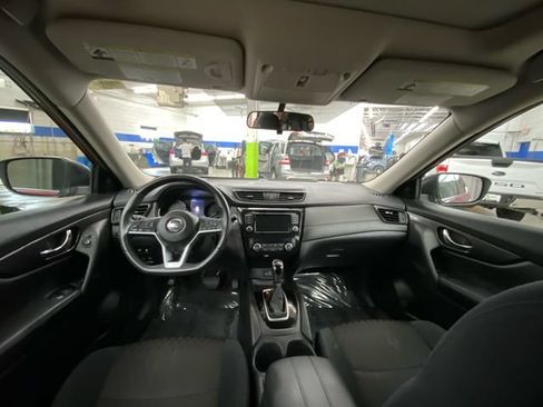 Used 2018 Nissan Rogue SV w/ Sun & Sound Touring Package AWD/4WD image 28