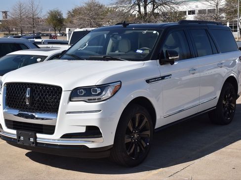 Used 2023 Lincoln Navigator Black Label image 2