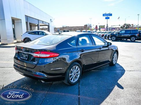 Used 2017 Ford Fusion SE w/ Fusion SE Technology Package image 7