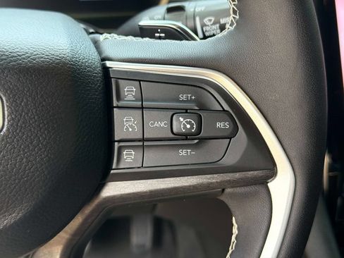 Used 2025 Jeep Grand Cherokee L Limited AWD/4WD image 30