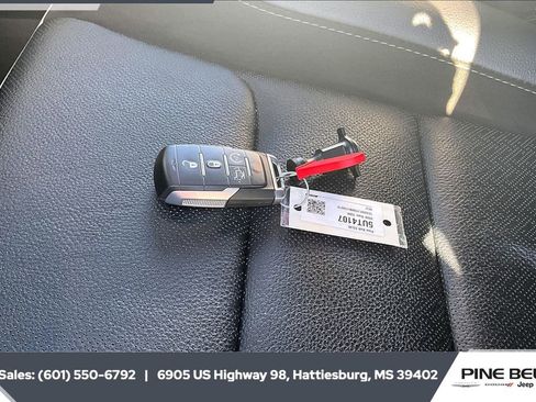 Used 2024 RAM 1500 Laramie image 9