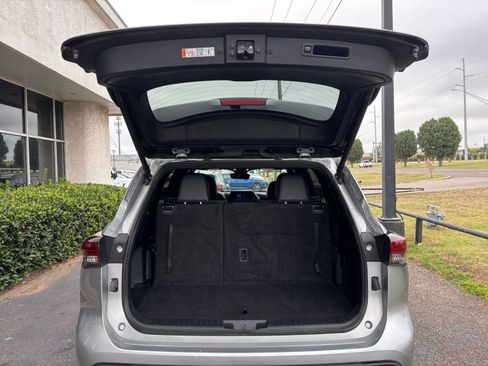 Used 2025 Toyota Highlander XSE AWD/4WD image 35