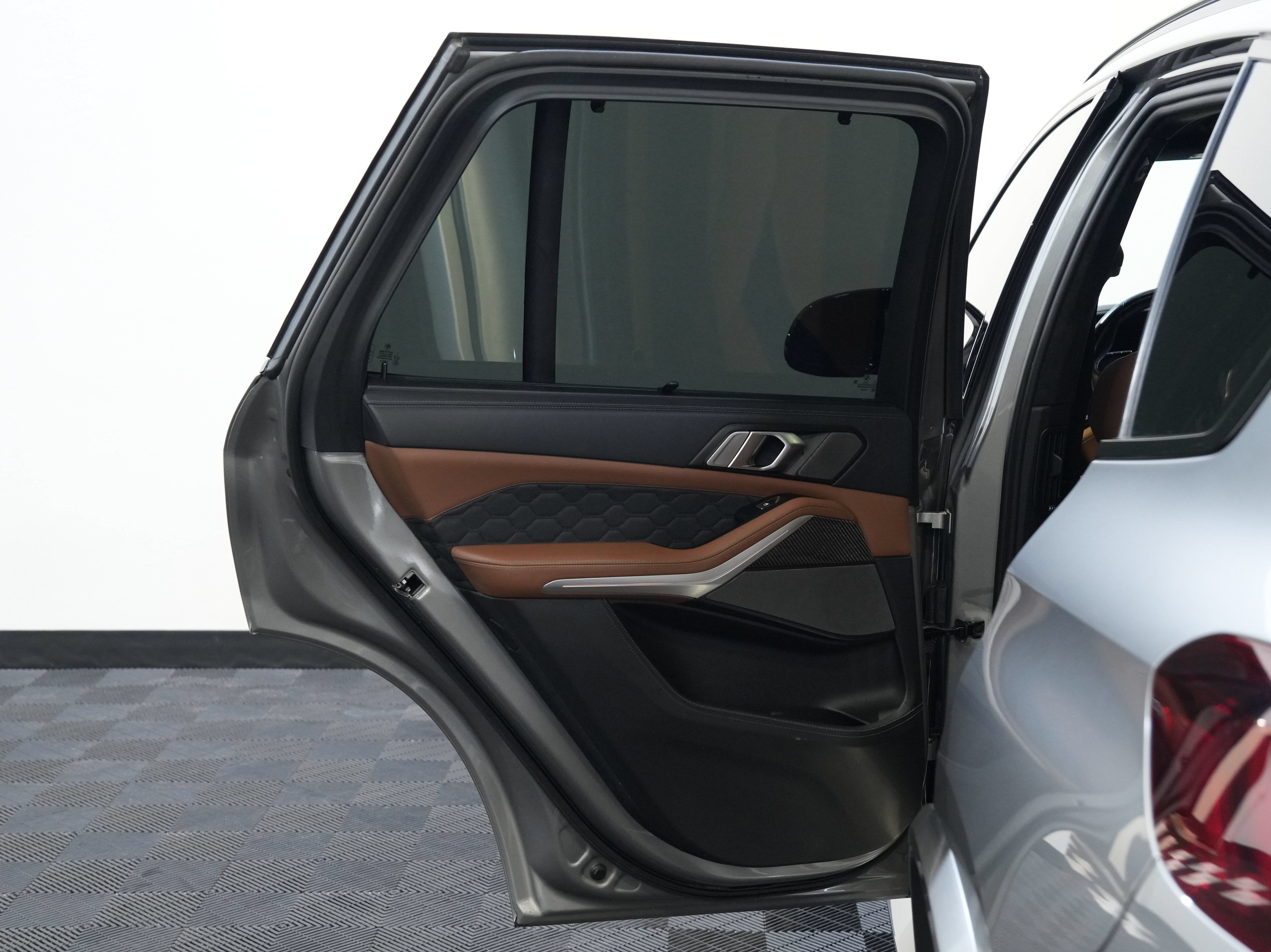 Used 2022 BMW X5 M w/ Competition Package 2 AWD/4WD image 25