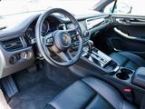Certified 2022 Porsche Macan image 4