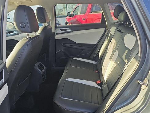 Used 2025 Volkswagen Taos SEL image 20